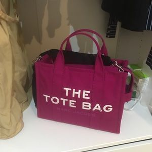 Marc Jacobs The Tote Bag in medium - lipstick pink